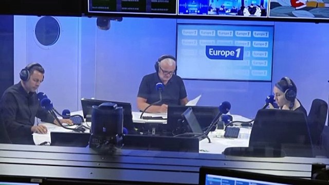 Royaume-Uni : une semaine après la mort de trois fillettes, Souhtport poursuit son recueillement tandis que le pays s'embrase