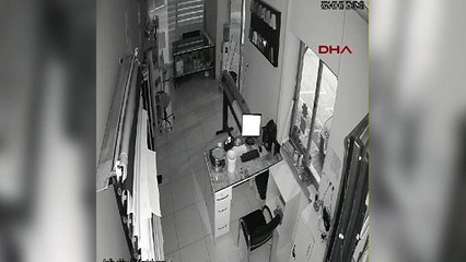 Adana'da meydana gelen depremler güvenlik kamerasına yansıdı