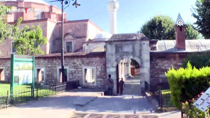 Sokak kedilerini beslemek için tarihi yarımadada 3,5 kilometrelik rota çiziyor