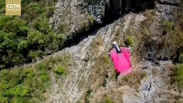 Sports extrêmes : découvrons l'histoire du vol de l'athlète français en wingsuit