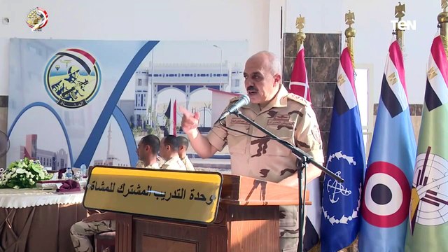 الفريق أحمد خليفة يتفقد إحدى وحدات التدريب الأساسى لإعداد وتأهيل المجندين بالقوات المسلحة
