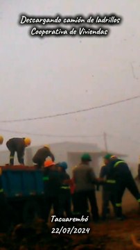 Descargando camión de ladrillos en COVISOLTAC - Tacuarembó, Uruguay (22/07/2024)