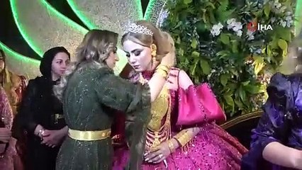 Aşiret düğününde geline kilo kilo altın takıldı