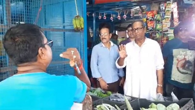 বাজারে টাস্ক ফোর্সের অভিযান, কমাতে হবে আলু ও মাংসের দাম! নিয়ম না মানলে নেওয়া হবে আইনী ব্যবস্থা