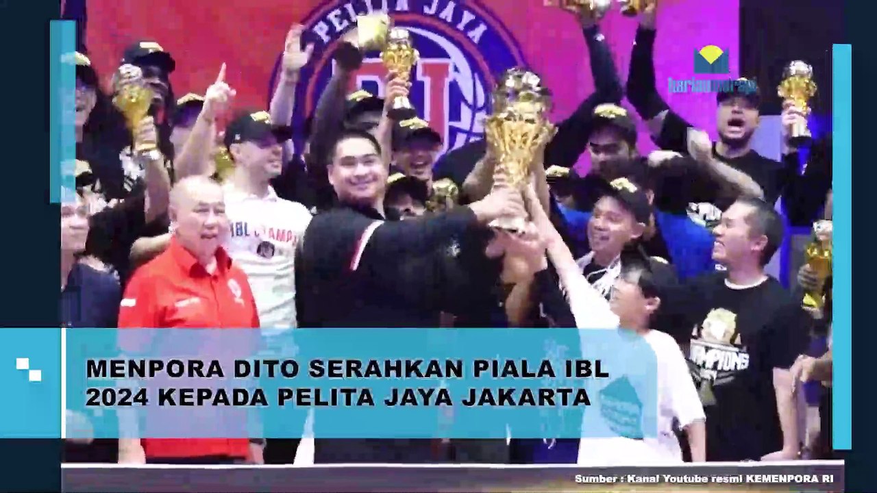 Menpora Dito Serahkan Piala IBL 2024 Kepada Pelita Jaya Jakarta