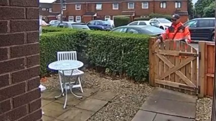 Hilarious footage of postman fleeing from angry dogs caught on doorbell camera
