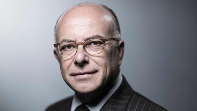 GALA VIDEO - Bernard Cazeneuve cité comme Premier ministre : qui sont ses enfants Mona et Nathan ?