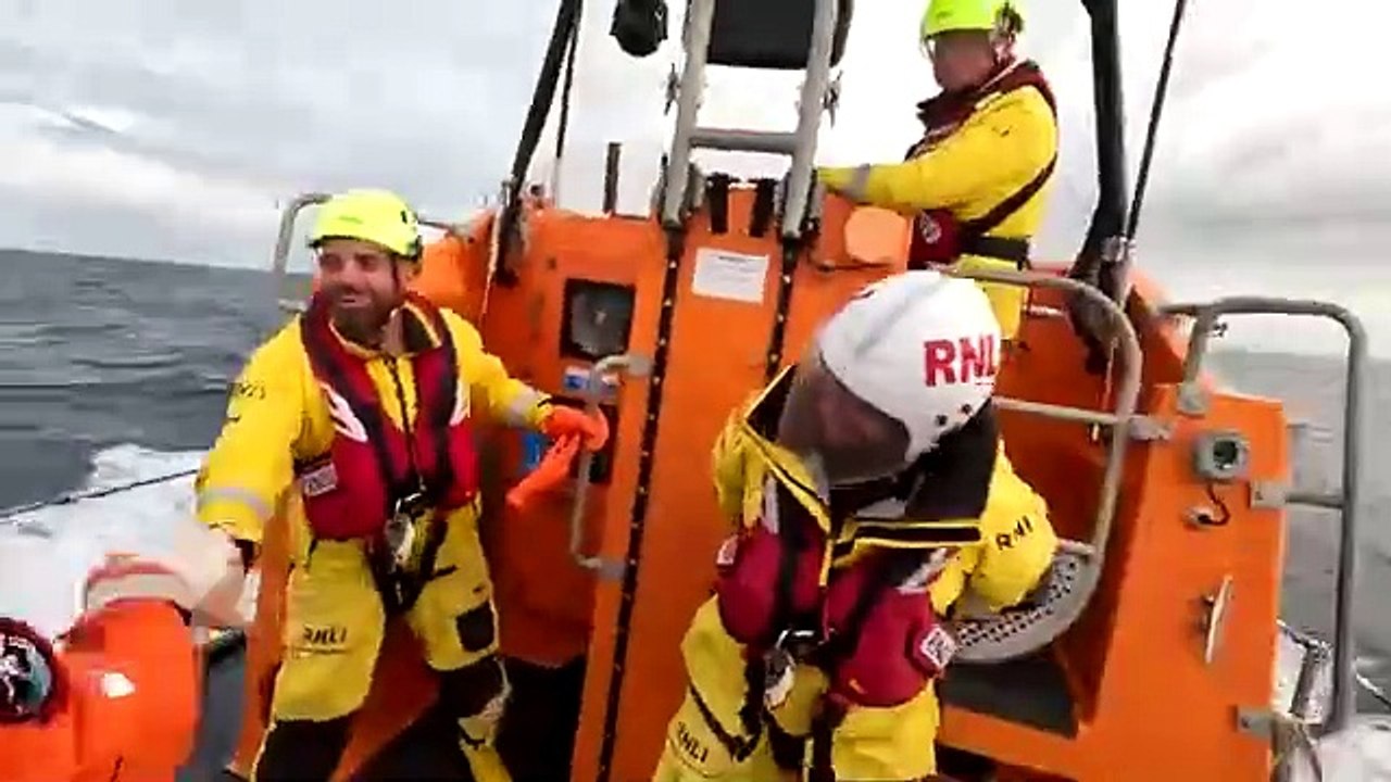 Bridlington Coastguard 'drop in' to deliver gift to RNLI team while out at sea