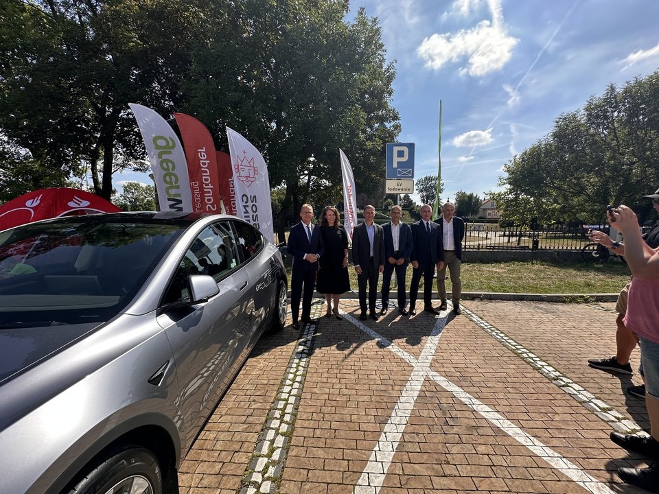 Nowa stacja ładowania samochodów elektrycznych w Gnieźnie