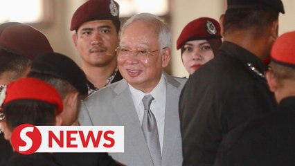 Télécharger la video: Malaysian Bar's legal challenge against royal pardon invalid due to lack of AGM quorum, says Najib