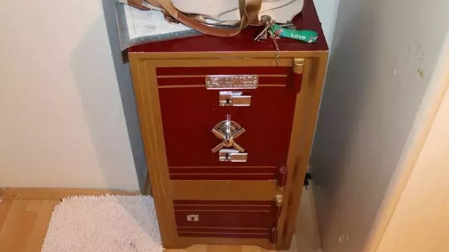 Samsun'da doktorun evinden 2,5 milyon liralık ziynet eşyası ve para çalan 2 şüpheli tutuklandı