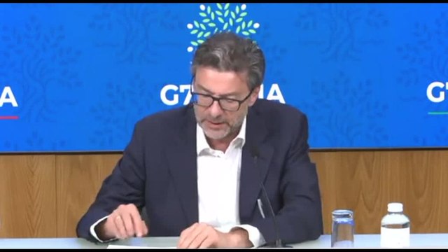 Giorgetti: No a tasse su extraprofitti banche ma su profitti sì