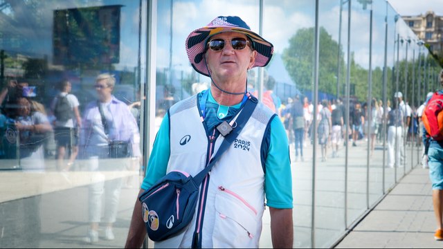 « On m’a proposé d’acheter mon bob » : tout le monde s’arrache les tenues des volontaires des JO
