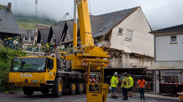 L'étage d'un hôtel s'effondre sur les clients: deux morts et plusieurs blessés en Allemagne
