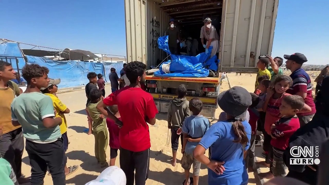 Gazze'de ölüm ve yaşam yan yana! Kayıplarını ceset dolu kamyonda arıyorlar | VİDEO