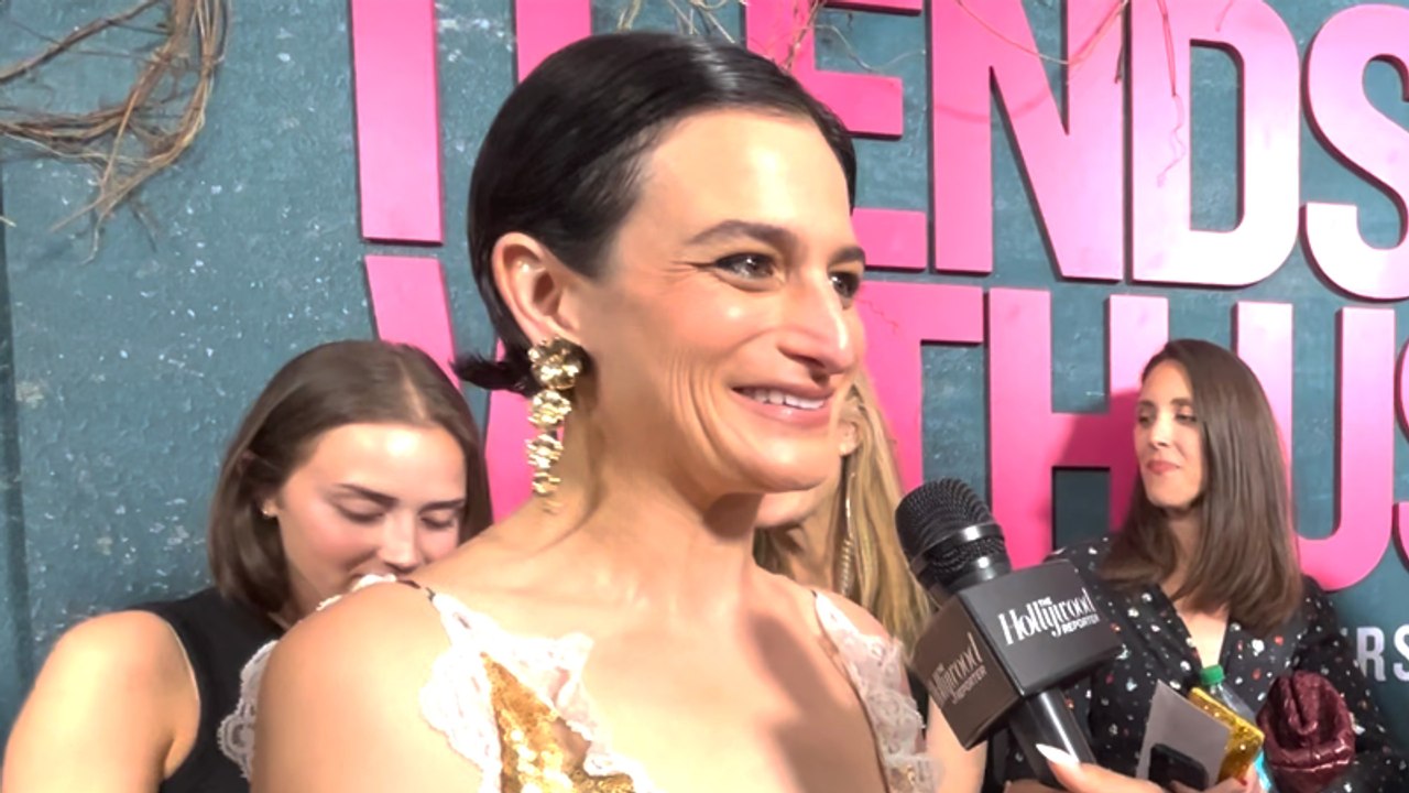 Jenny Slate Talks Instant Bond With Blake Lively While Filming 'It Ends With Us' | THR Video