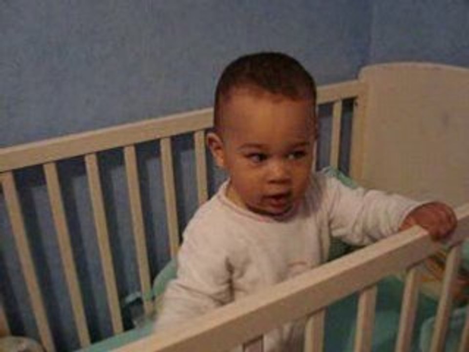 noa se met debout