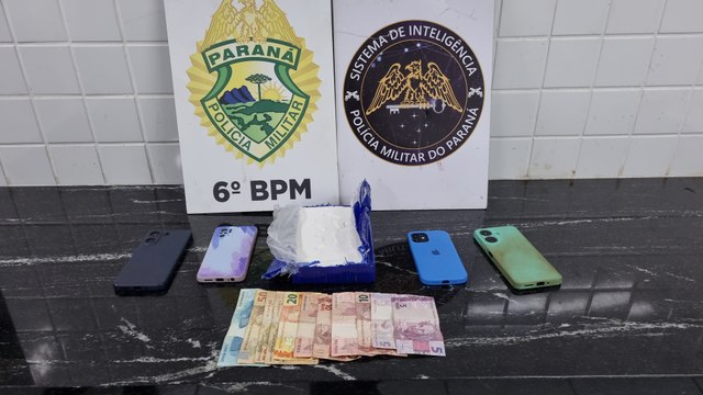 Polícia Militar apreende um quilo e cocaína dentro de veículo Parati no Bairro Brasília em Cascavel