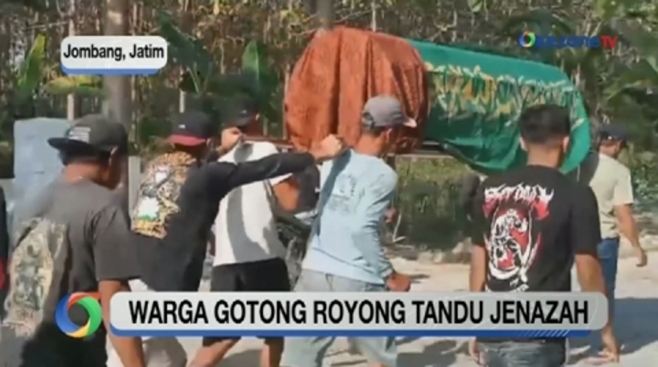 Viral Warga Gotong Royong Tandu Jenazah Sejauh 3 Km di Jombang