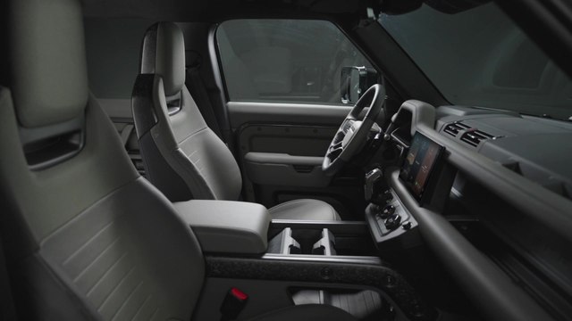Premiere für den Land Rover Defender OCTA - Ansprechendes und Immersives Interieur