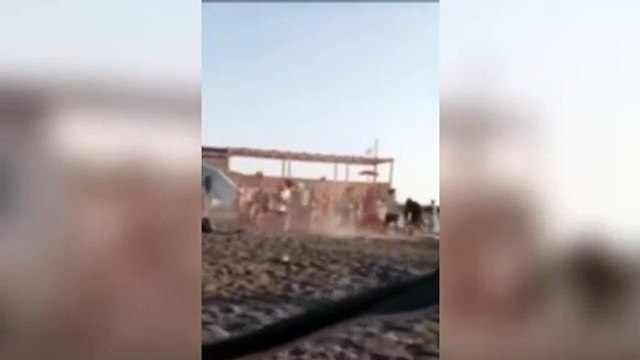 Il video della maxi-rissa sulla spiaggia di Ercolano: calci e pugni in località La Favorita