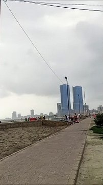 هذا التكوين السحابي الجميل الذي يحمل اسم محمد (صلى الله عليه وسلم) سيشاهد على شاطئ كراتشي يوم الأربعاء 7 أغسطس 2024، اسم الشاطئ هو شاطئ كليفتون المطل على البحر كراتشي الموقع: Seaview Beach Karachi #news #socialnews #socialmedia