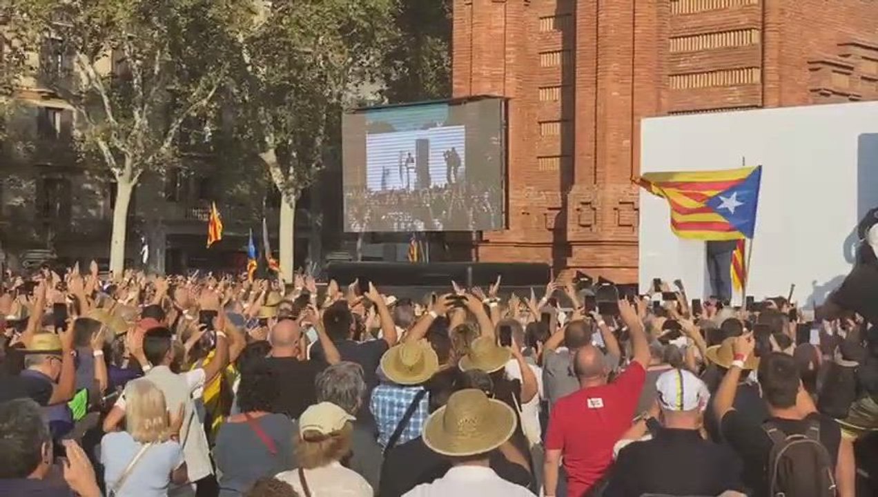 Así ha sido el inicio del mitin de Carles Puigdemont en Barcelona
