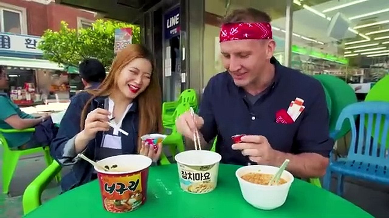 Korean_NOODLE_TOUR!_Every_kind_of_NOODLE_in_Seoul,_South_Korea!(360p)