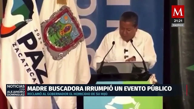 Madre buscadora reclama al gobernador de Zacatecas y se desvanece durante informe de seguridad