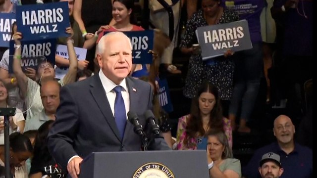 Qui est Tim Walz, le colistier de Kamala Harris pour l'élection présidentielle américaine 2024