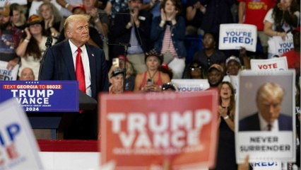 Fieser Schlag gegen Kamala Harris: Donald Trump bezeichnet die Demokratin als "dumm"