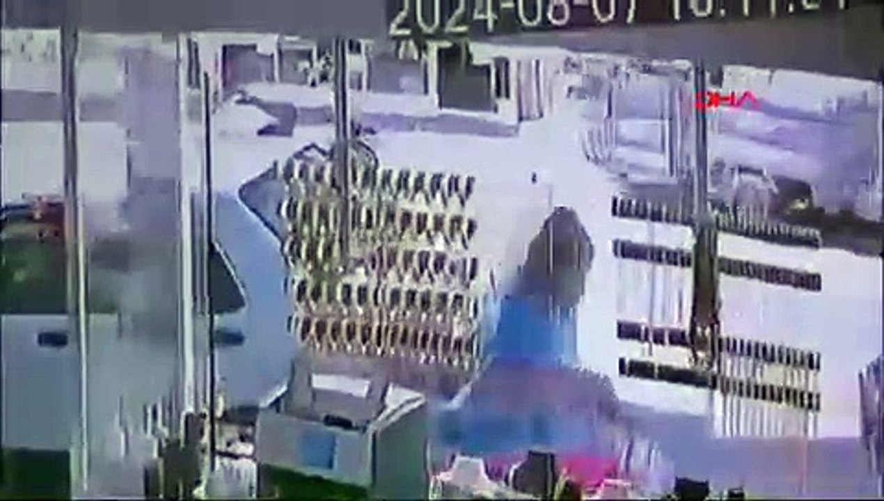 Pendik'te İETT otobüsünün 4 katlı binaya çarpma anı kamerada