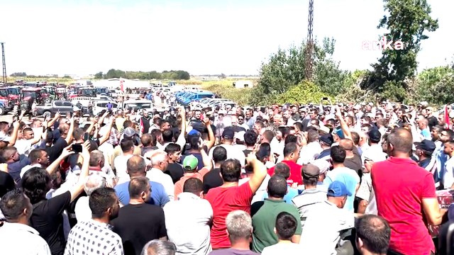 Çiftçilerden eylem: Yolu trafiğe kapattılar