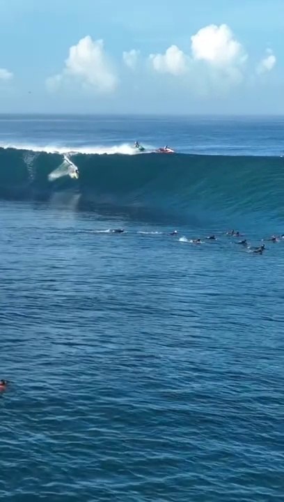 Surfing Teahupos #Tucker Wooding#Olympics #Sports #Surfing #Wave