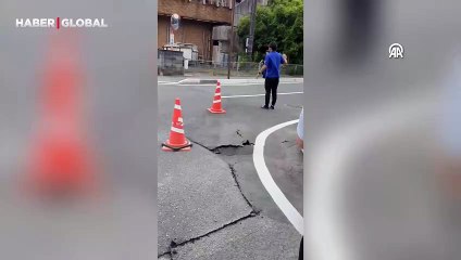 Japonya'da 7.1'lik deprem sonrası yerin yarıldığı anlar