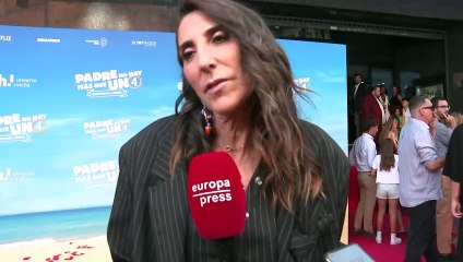 Paz Padilla presume de cuerpo en bañador durante un divertido día de playa en familia