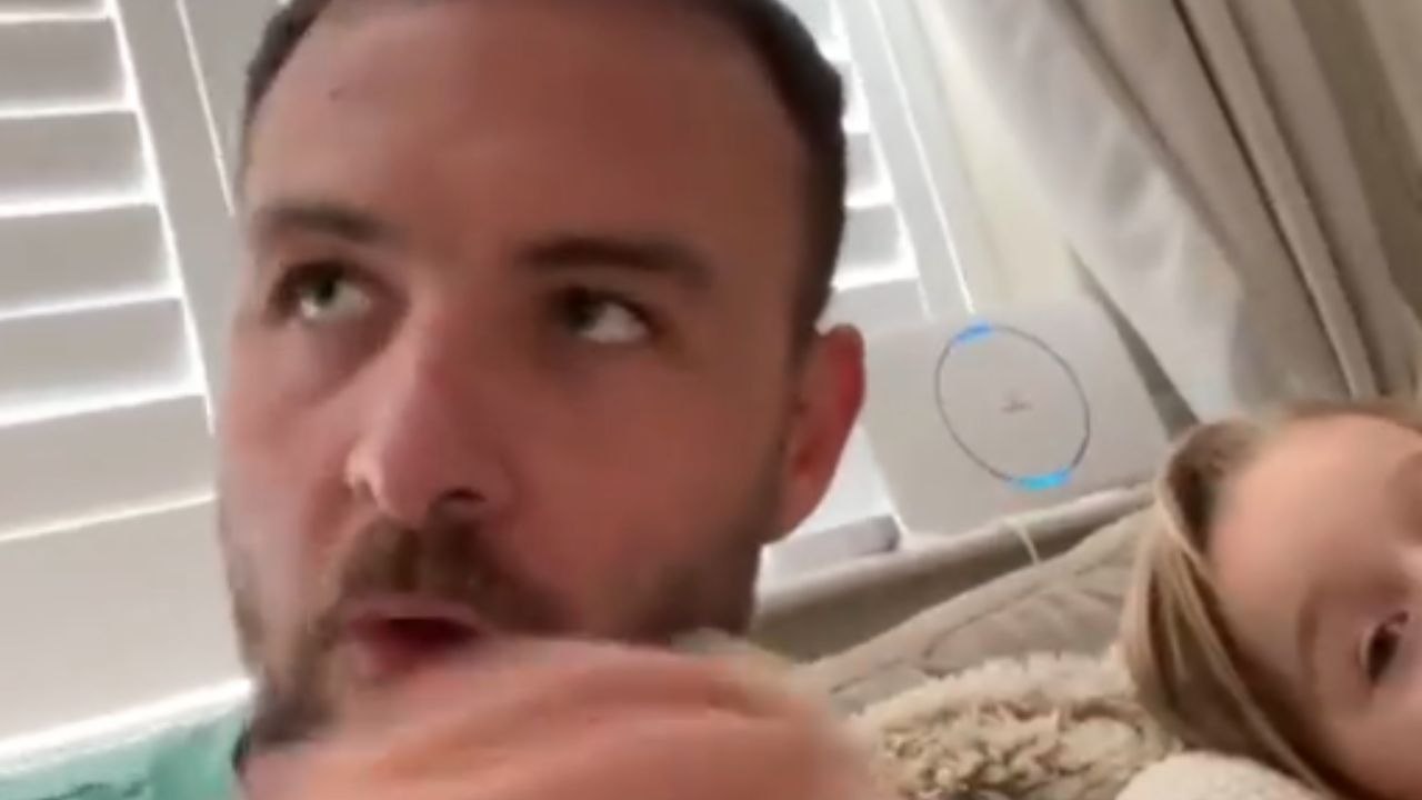 Creative dad pulls an UNO Reverse on 3 y/o daughter by asking her loads of questions during movie