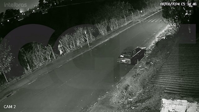 Ladrão pega na mandioca e é flagrado por câmera de segurança