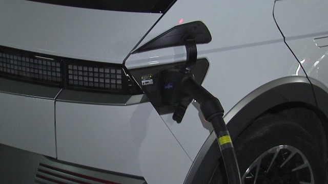 다음 달 전기차 화재 종합대책 발표...다음 주 긴급회의 / YTN