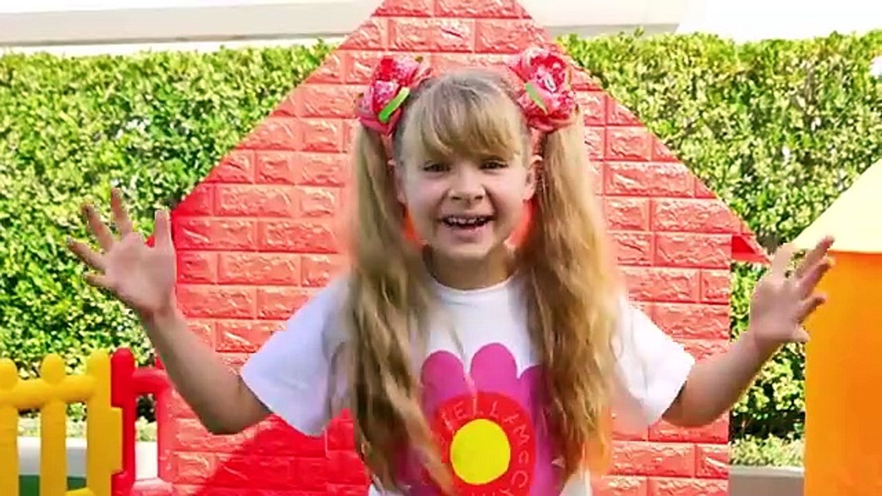 Explore the World of Shapes with Roma Diana and Oliver!