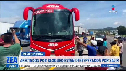 Afectados por el bloqueo en la México-Puebla se las ingenian para salir y comer