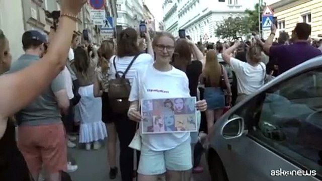 Stop ai live di Taylor Swift, i fan cantano per le strade di Vienna