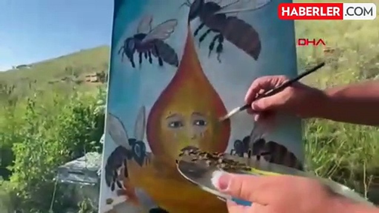 Arıcılık Yapan Heykeltıraş, Savaşlara Dikkat Çekmek İçin Arılarla Resim Çizdi