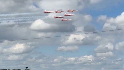 Patrouille Suisse stuns crowd at RIAT 2024 Airshow with breathtaking precision & maneuvers