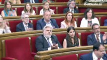 La Mesa del Parlament llama a votar a Puigdeomont, ausente del pleno, y Junts rompe en aplausos