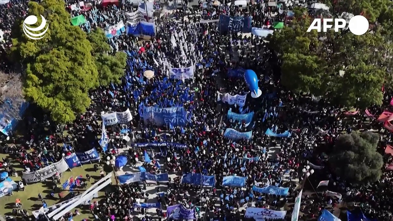Miles de argentinos marchan en el día de San Cayetano, patrono del pan y del trabajo