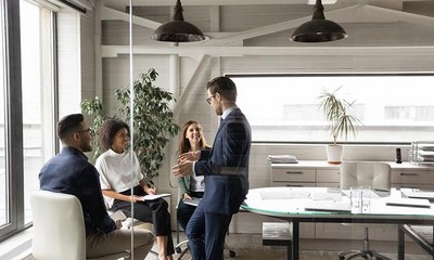 وظائف الذكاء الاصطناعي الأكثر طلبًا في الإمارات