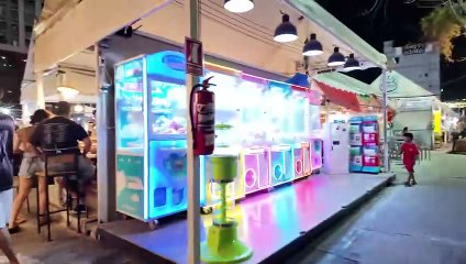 Nightlife in Bangkok, Stunning and Slim Thai girl asked me $140 for going to my hotel together