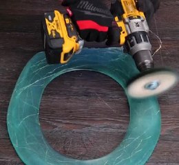 Make your toilet sparkly with this awesome DIY idea!