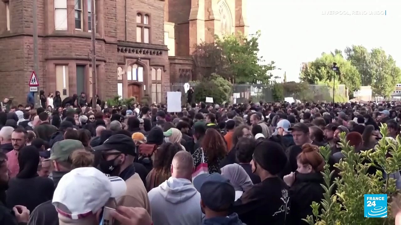 Protestas multitudinarias en Reino Unido para contrarrestar racismo de la extrema derecha